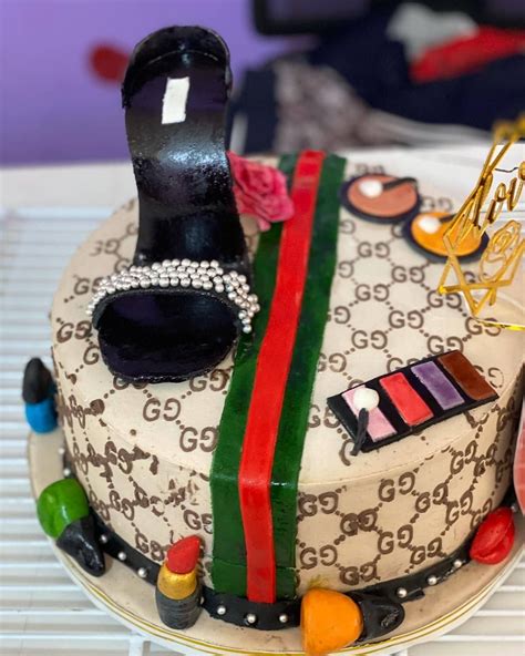 black Gucci bag cake